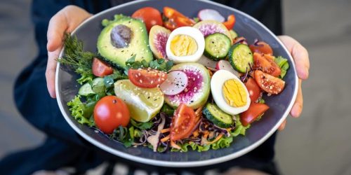 appetizing-salad-with-fresh-vegetables-eggs-plate-female-hands_169016-19665 appetizing-salad-with-fresh-vegetables-eggs-plate-female-hands_169016-19665