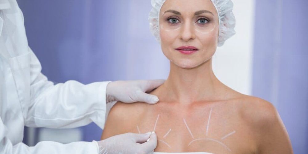 doctor-marking-female-patients-body-breast-surgery_107420-74119 doctor-marking-female-patients-body-breast-surgery_107420-74119